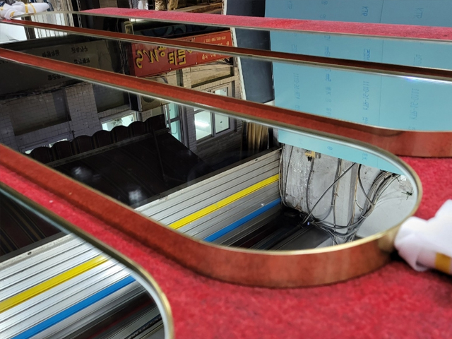 20250827142824_lSk8xYZL.jpg_carousel_금속인테리어전문_금속친구,금속인테리어전문,행거,테이블,선반,스텐카운터,매장카운터,모든철제제작,시공