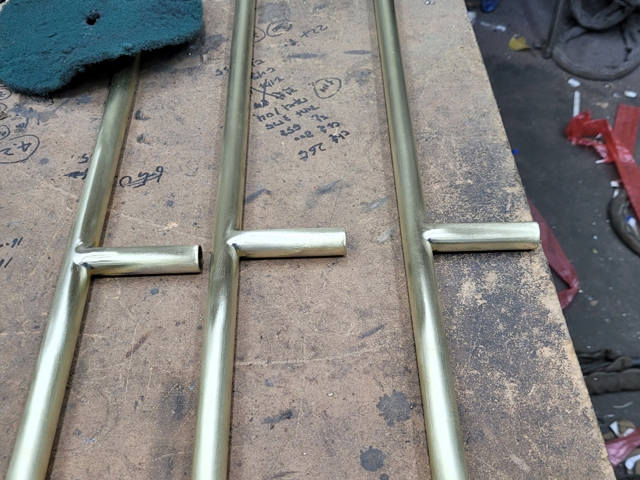 20250827142824_tWEZnIiY.jpg_carousel_금속인테리어전문_금속친구,금속인테리어전문,행거,테이블,선반,스텐카운터,매장카운터,모든철제제작,시공